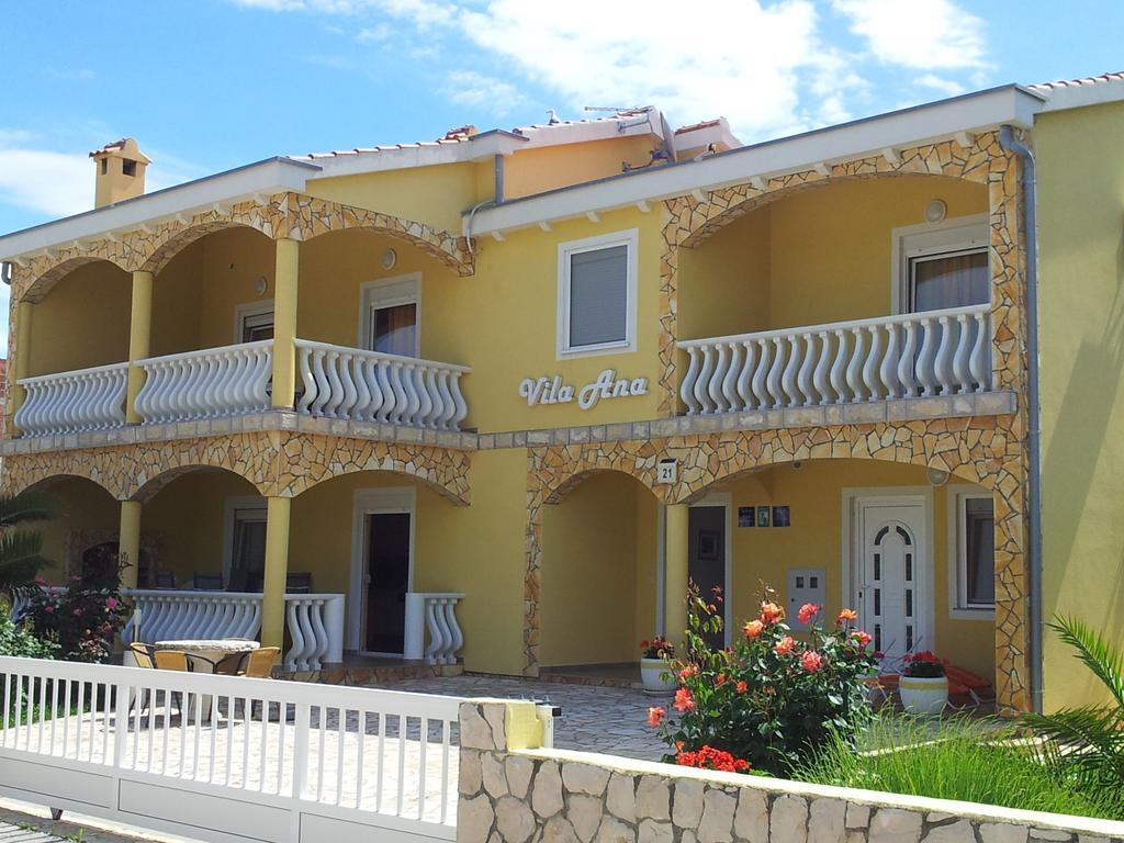 Apartments Vila Ana Vir Bagian luar foto